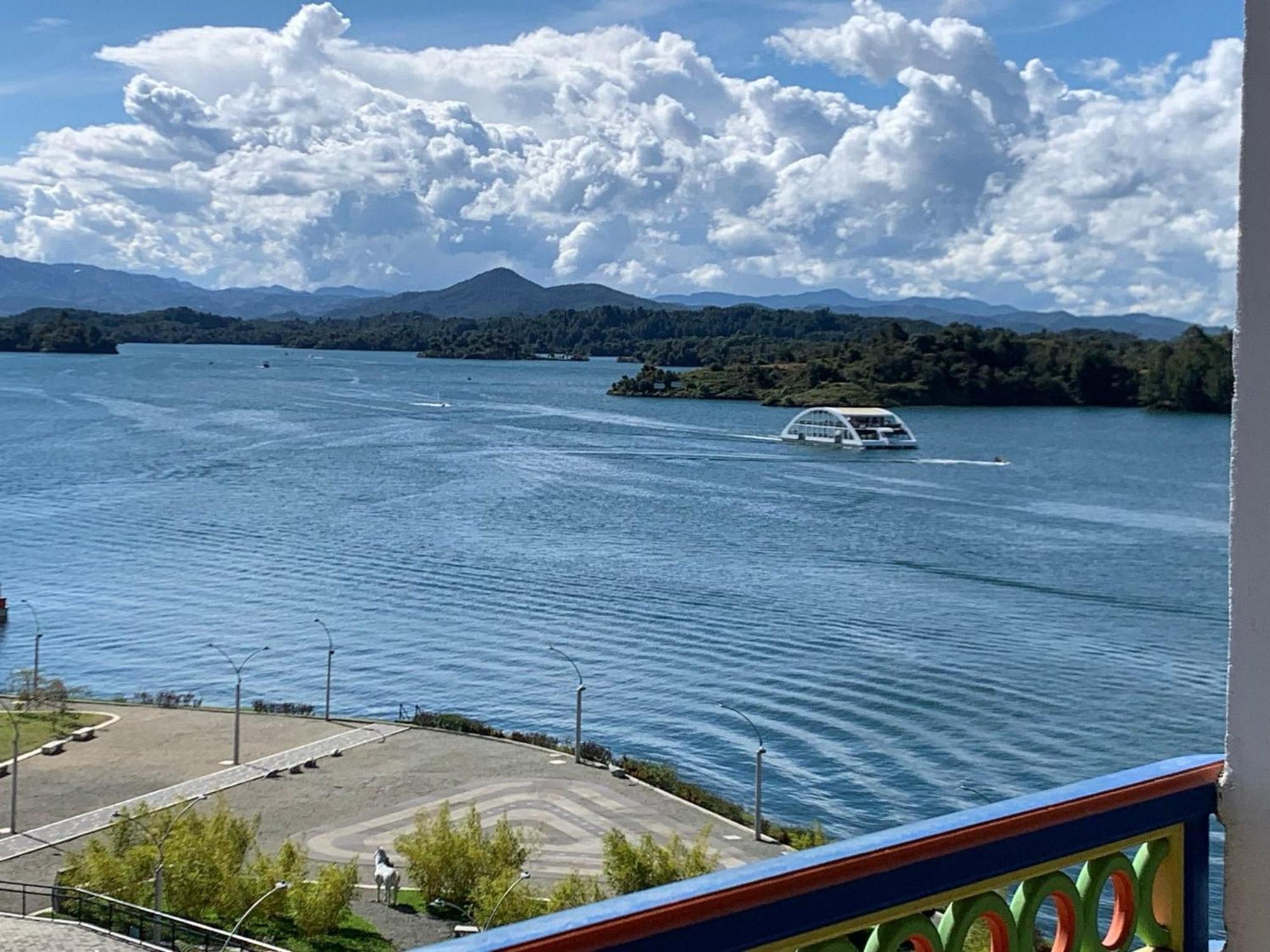 Apartamentos San Jose Vistal Al Lago, Cerca Del Parque. Guatape. Exteriör bild